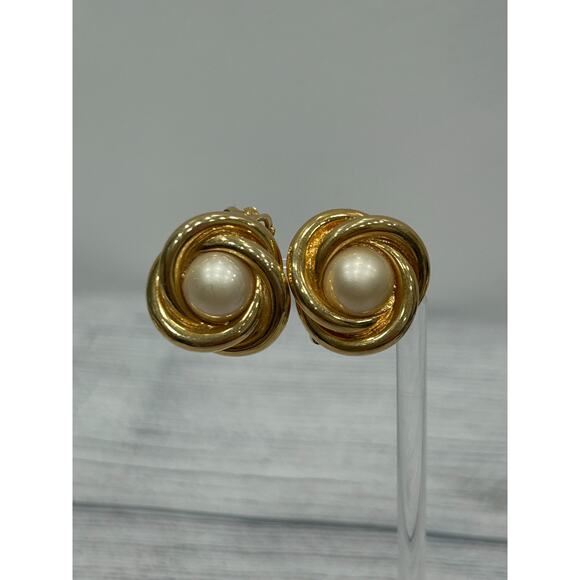Vintage Carolee Gold Tone Knot Faux Pearl Clip On Earrings Classic Jewelry - Picture 1 of 10